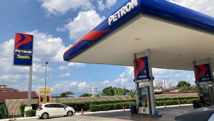 マレーシアでの車のガソリン