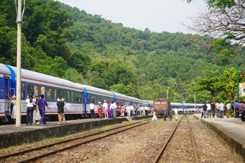 世界遺産古都フエ観光・豪華列車ダナンからフエ乗車体験