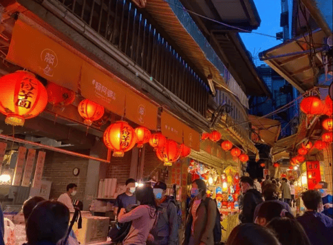 九份イブニングライナー　夕暮れ後