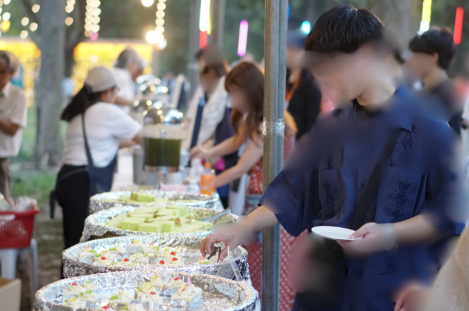 会場では、北タイ料理などの夕食(軽食)をお召し上がりいただきます。
