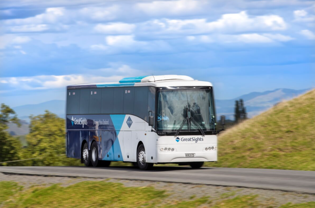 長距離バス クライストチャーチ発 マウントクック行 観光バス