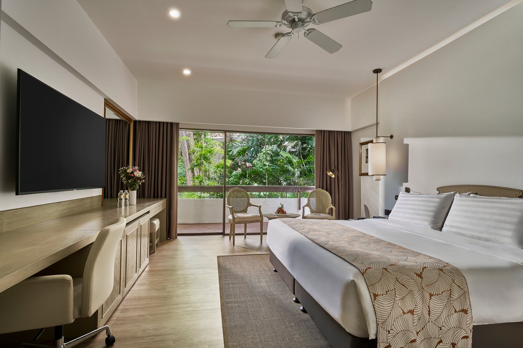 4 Deluxe Mayfair Balcony King (Balcony View)