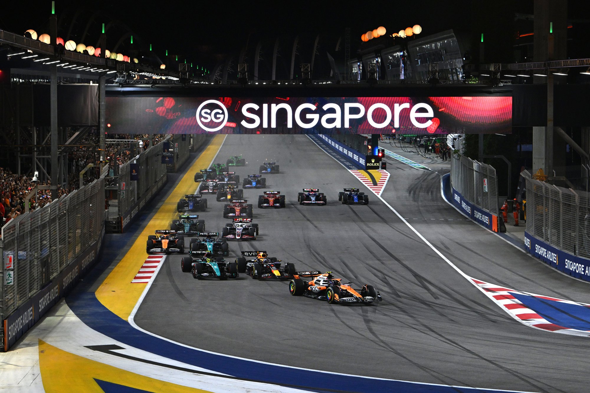 Cars jostle for position at Turn 1