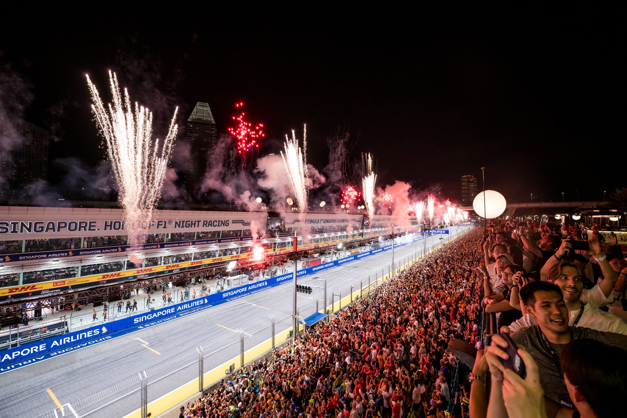 Dazzling fireworks display on Sun night when the chequered flag is waved-1