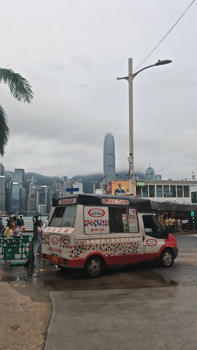 HKG14_移動式アイスクリーム販売車2_002