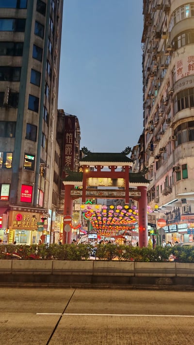 HKG18_廟街夜市の入口_001