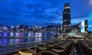 オープントップバスで九龍の夜を駆け抜ける