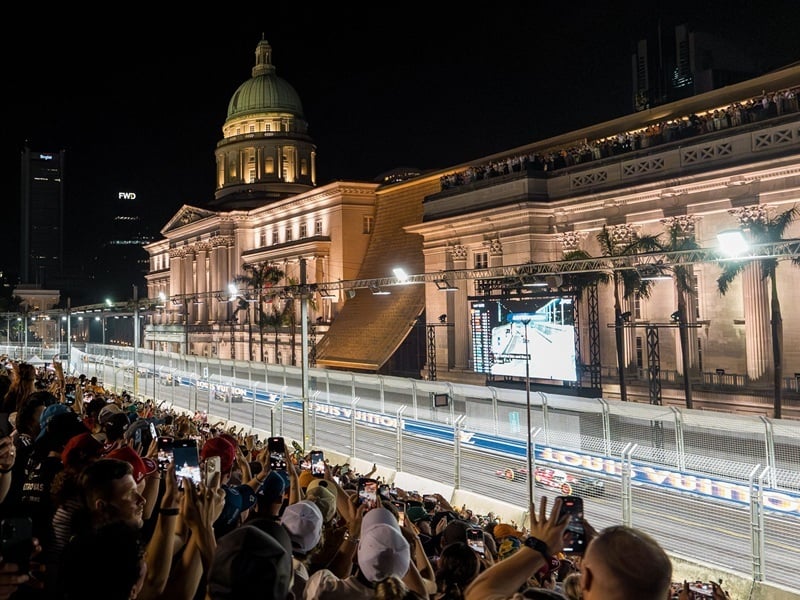 Padan_Race action set against historical buildings