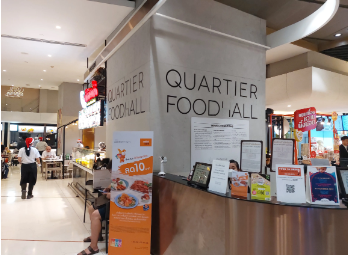 高級なイメージのあるスクムビットエリアですが、「QUARTIER FOODHALL」のフードコードはお手頃価格でご利用いただけます。最低80バーツから、有名なお店もたくさん集結していて充実しています。2018年より4年連続ミシュラン星を取得している「ナイウアン イエンタフォー」もございます。