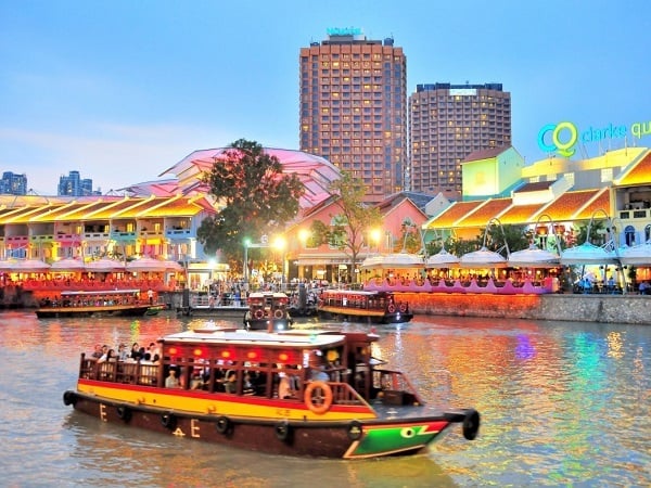シンガポールのリバークルーズとチリクラブ付中華ディナー＆光と水のショー（SPECTRA）鑑賞