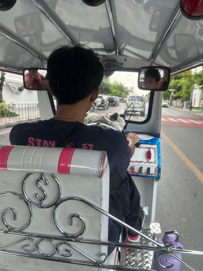 THA1_(トゥクトゥク運転手)_004