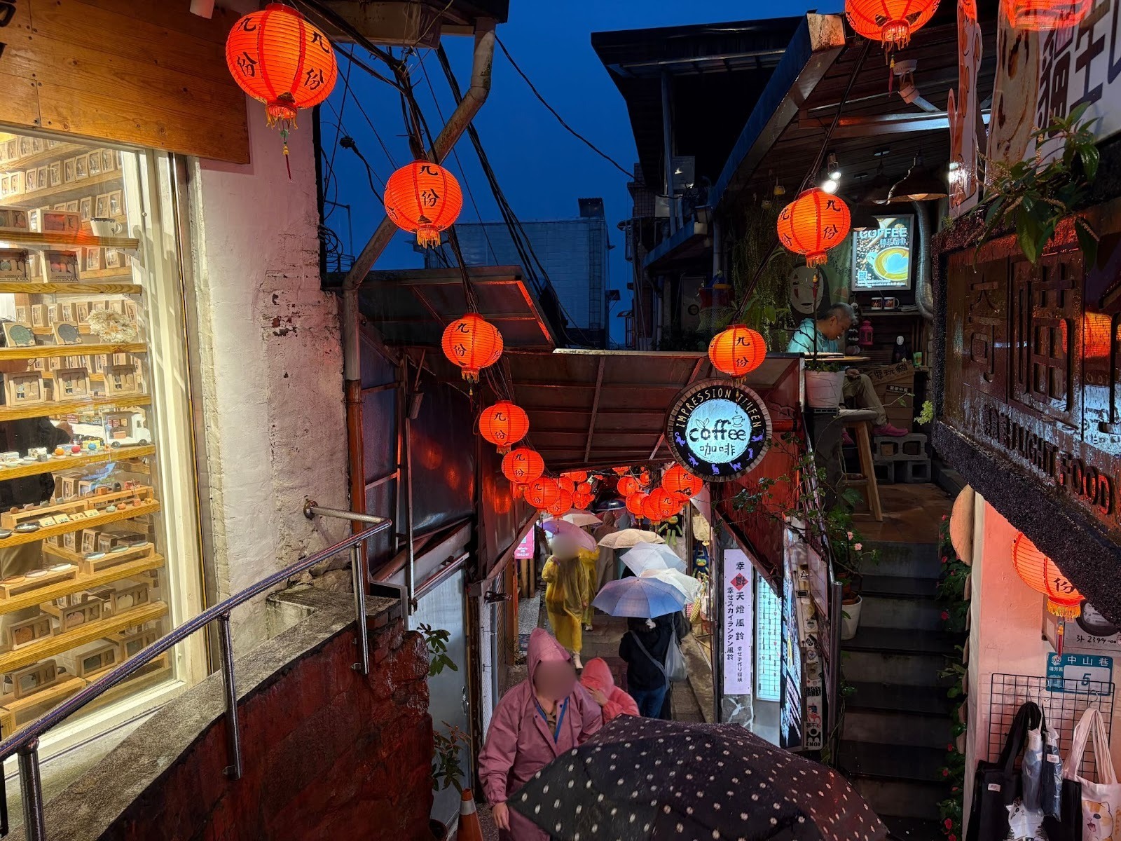 九ふん夜の街並み