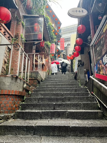 九ふん朝旅 階段