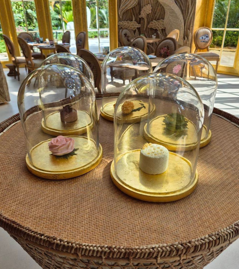 Dior Gold House and Café Dior (1)