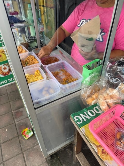 IDN-00-26-0106-003 ナシ・ジンゴの屋台