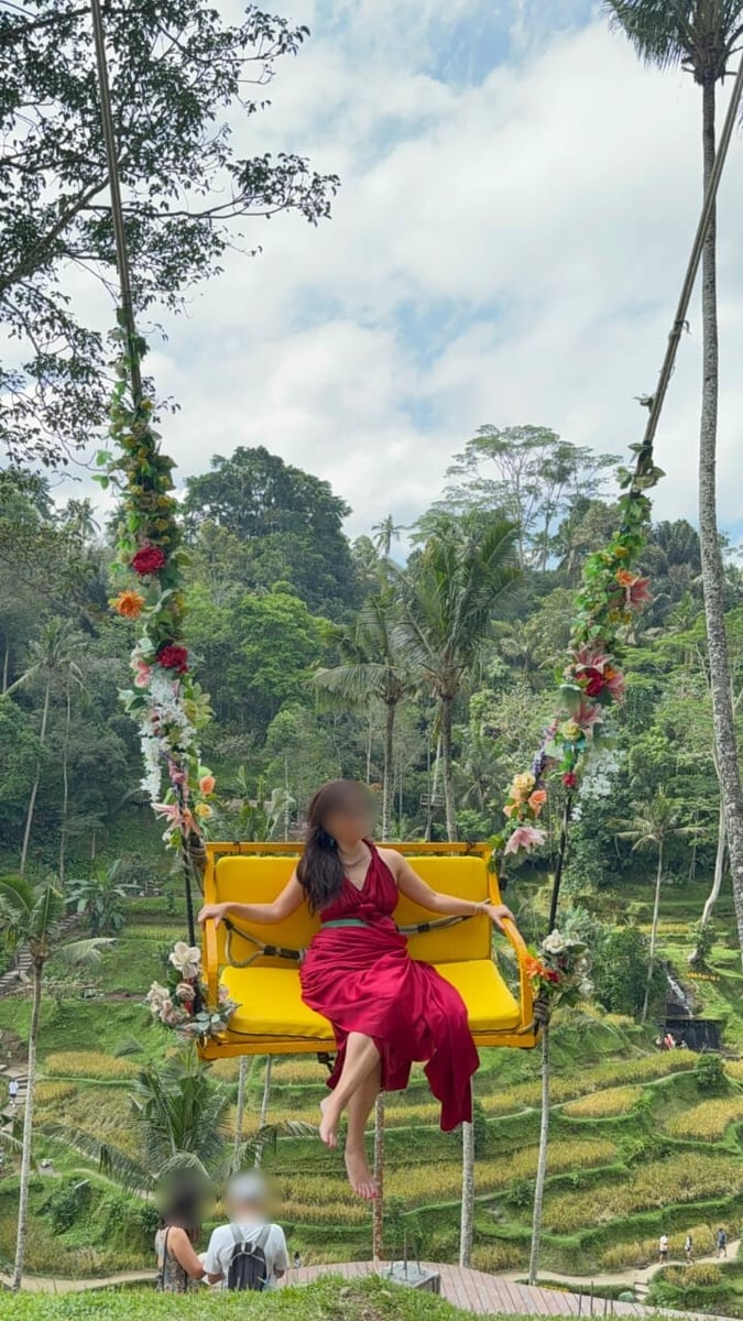 IDN-04-25-1119-017 黄色ブランコ