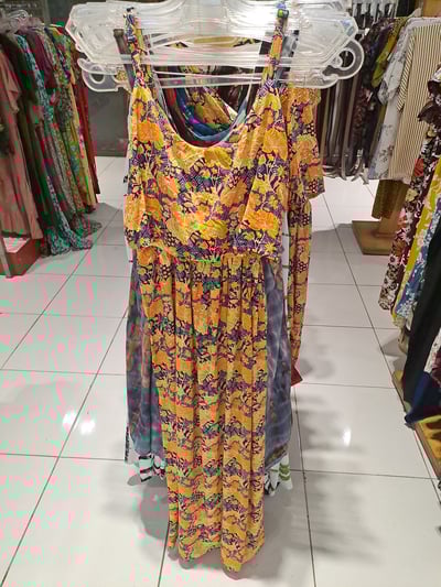 バリ島のスーパーの服