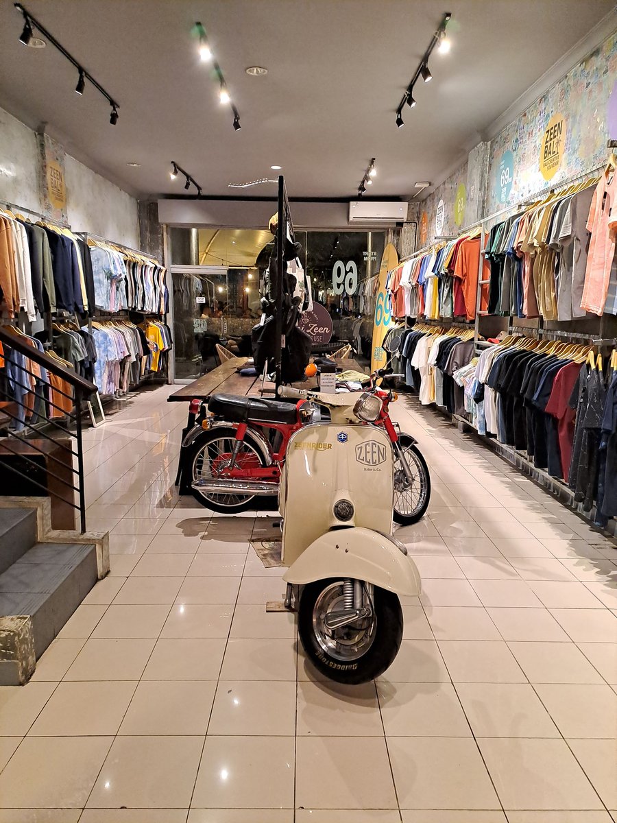 服屋店内 