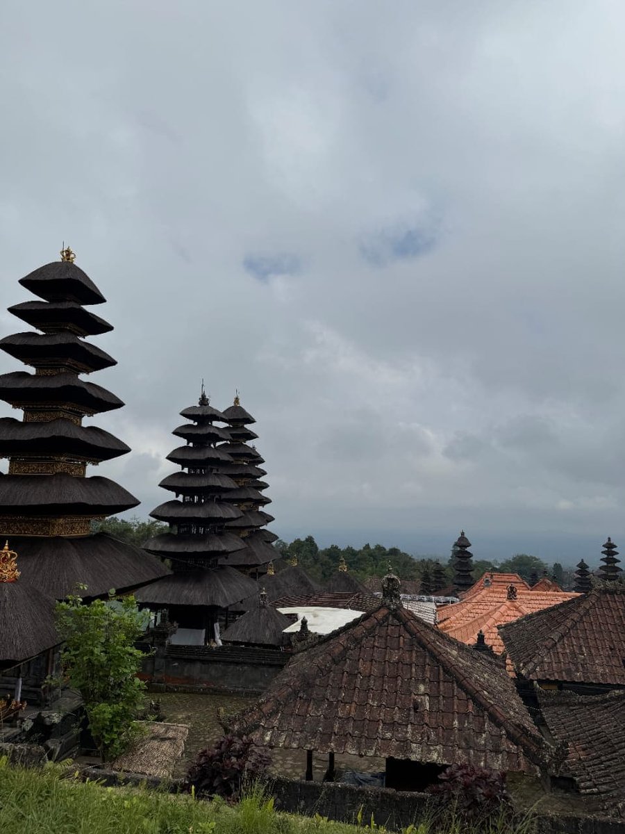 TR-IDN-04-0808-b-018 ブサキ寺院