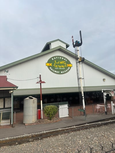 AUS-03-25-0705-001-エントランス1