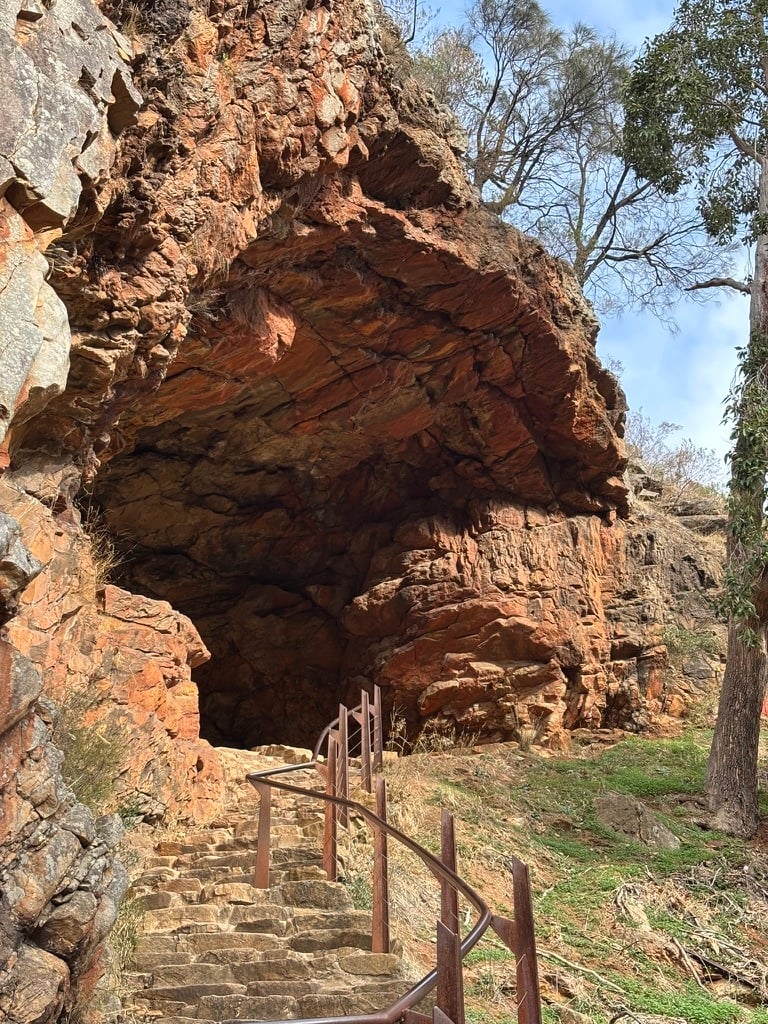 AUS-03-25-0911-004 Giants Cave階段途中から