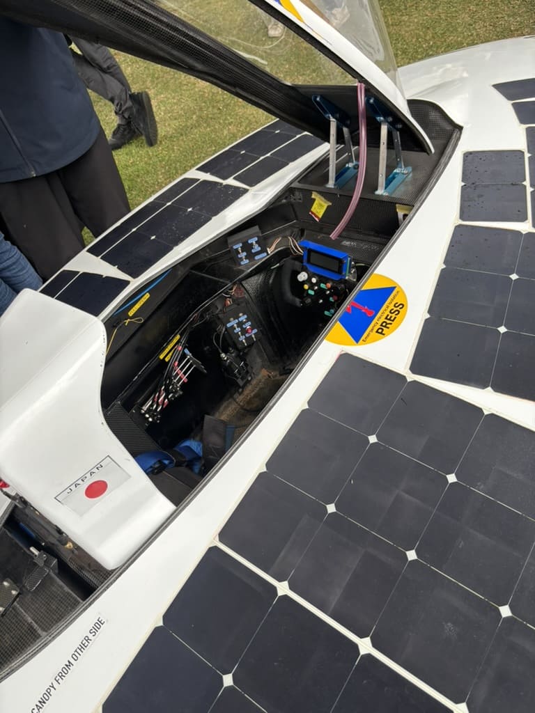 ソーラーカー展示3