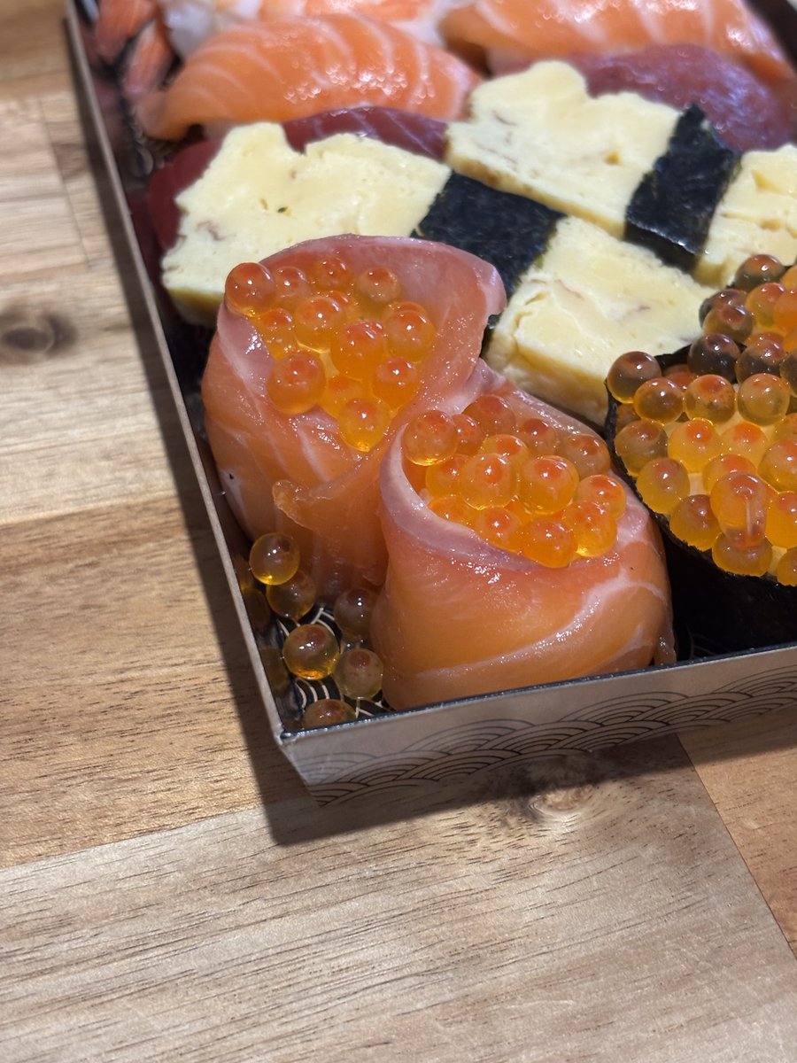 サーモンいくら軍艦