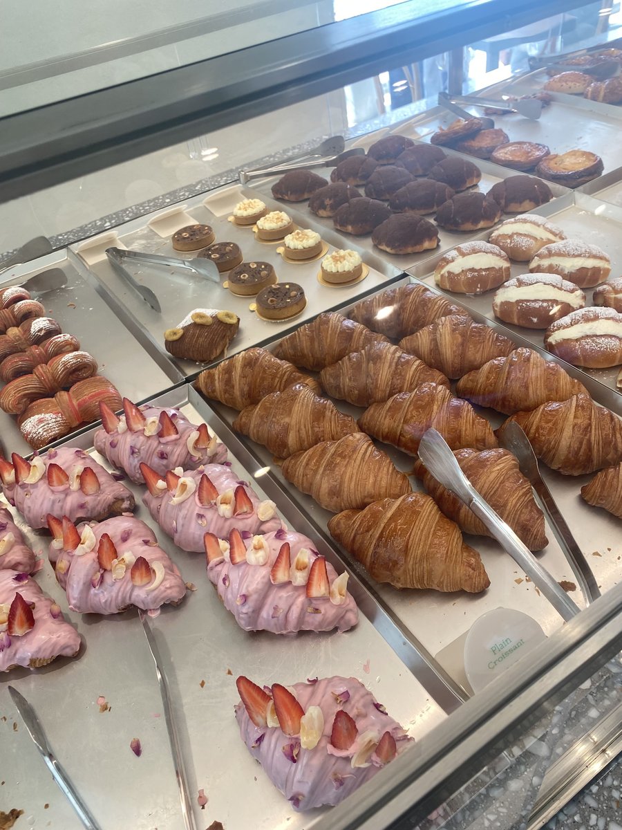 SGP-03-25-1106‐005‐並んだパン