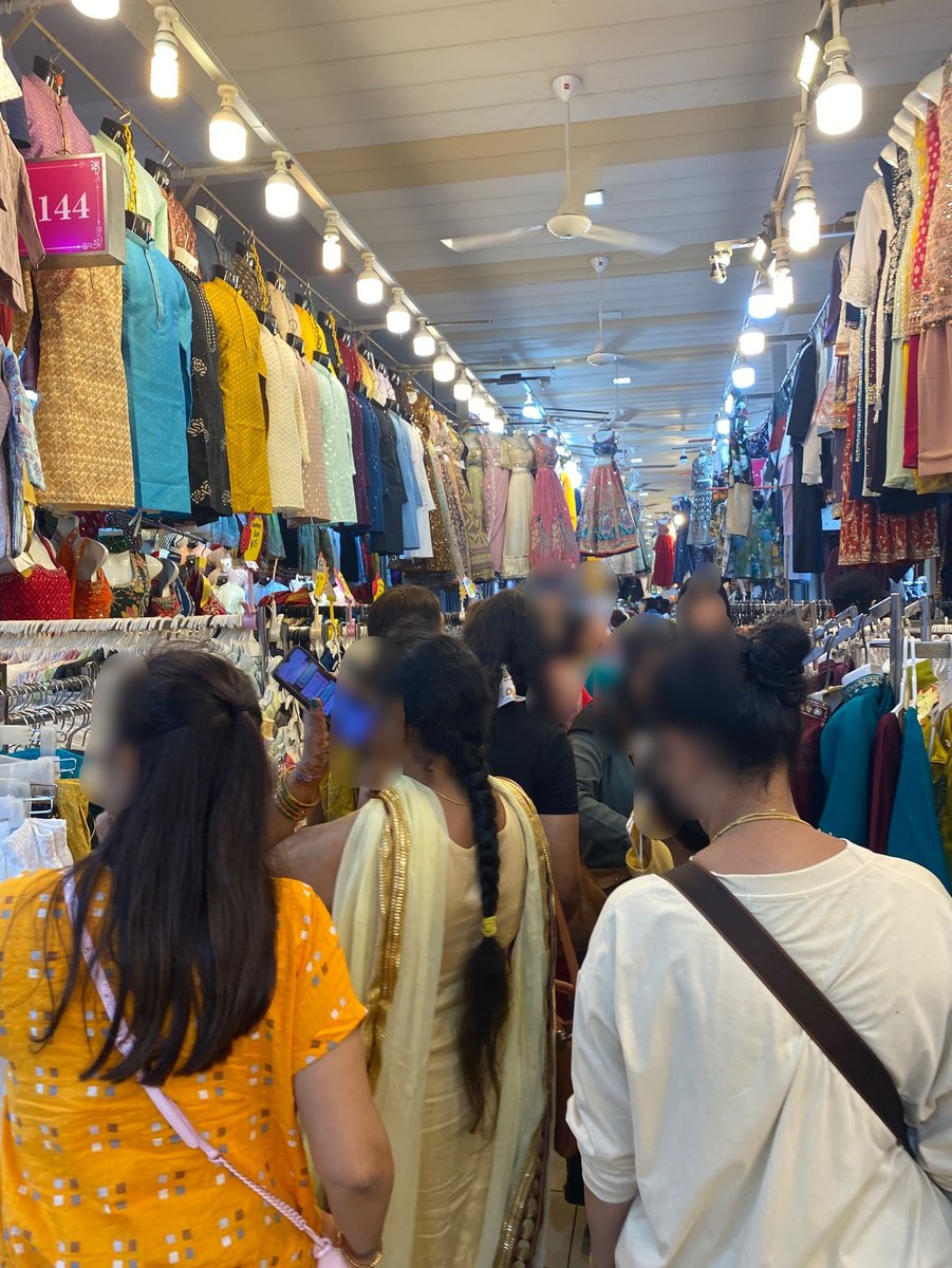 賑わうセンター内