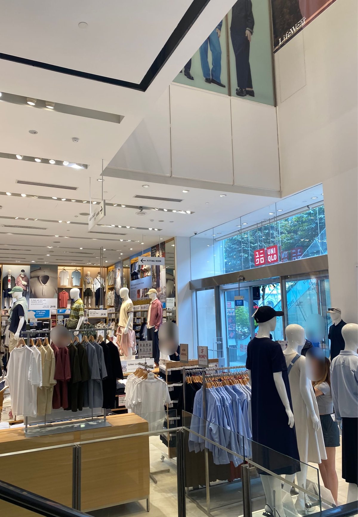 SGP-25-03-0827-000‐ユニクロ店内1