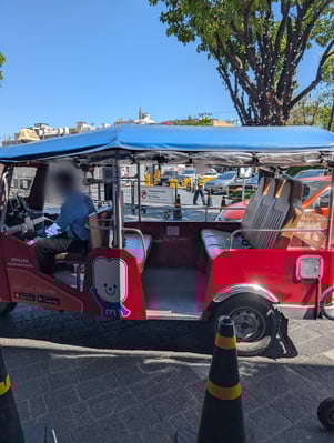 EVトゥクトゥクを配車