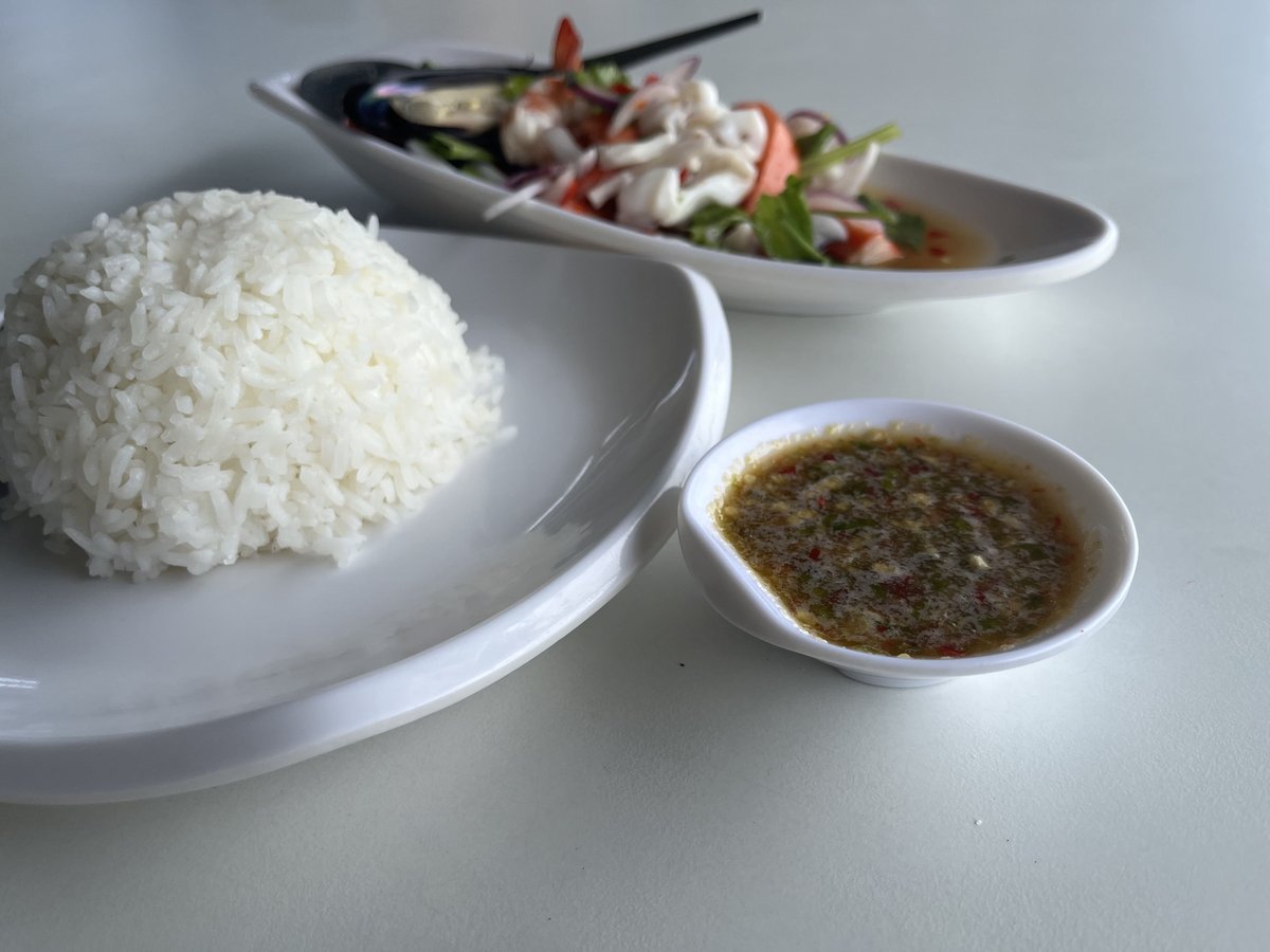 料理とセットのタレ