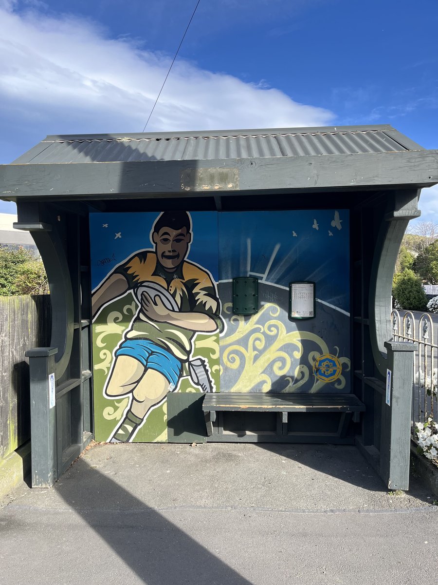 NZL-06-26-0113-008バス停ラグビー