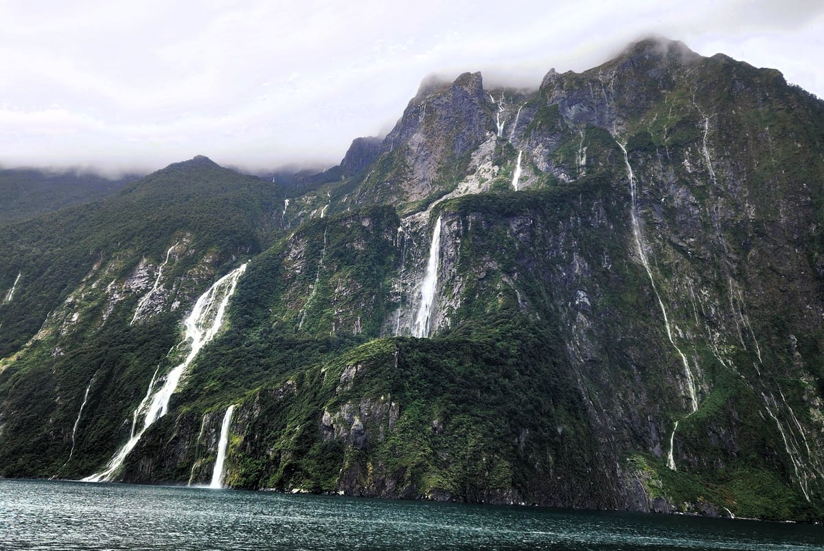 NZL-08-26-0123-002 段々の滝