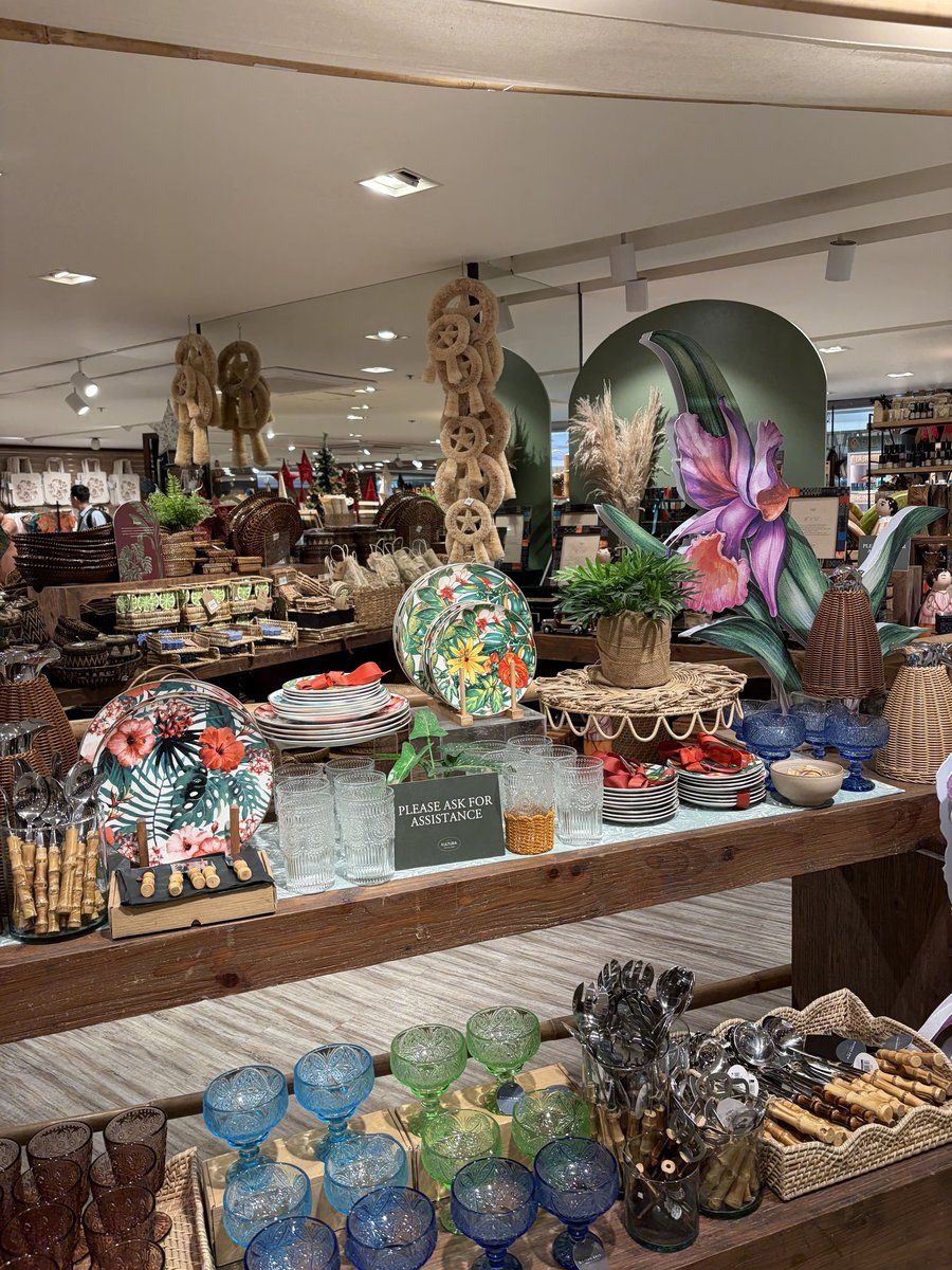 PHL-04-26-0130-005 雑貨コーナー1