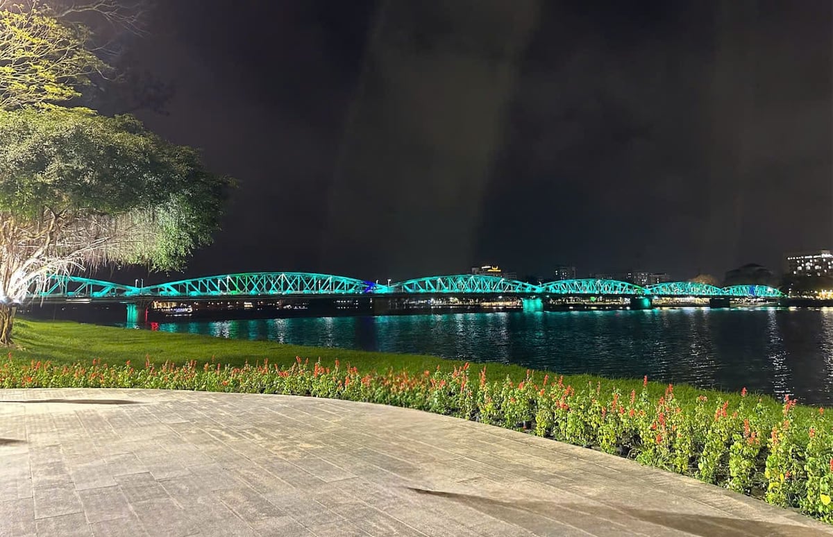 フーン川の夜景