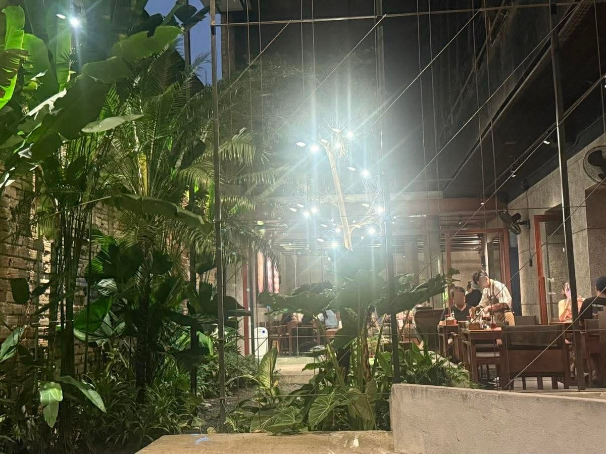 VNM-07-25-1218-014 室外の席