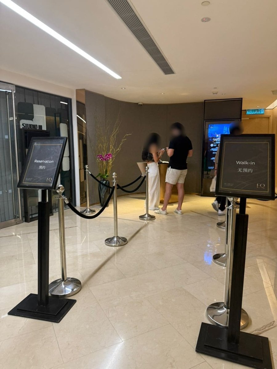 エレベーター前