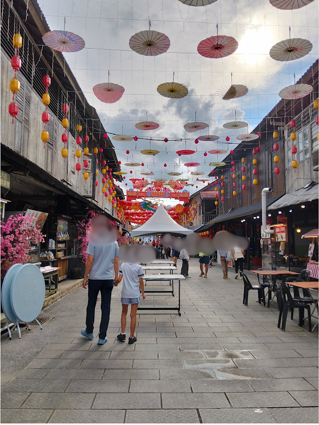 MYS-05-25-1217-001 ナイトマーケットの通りの様子