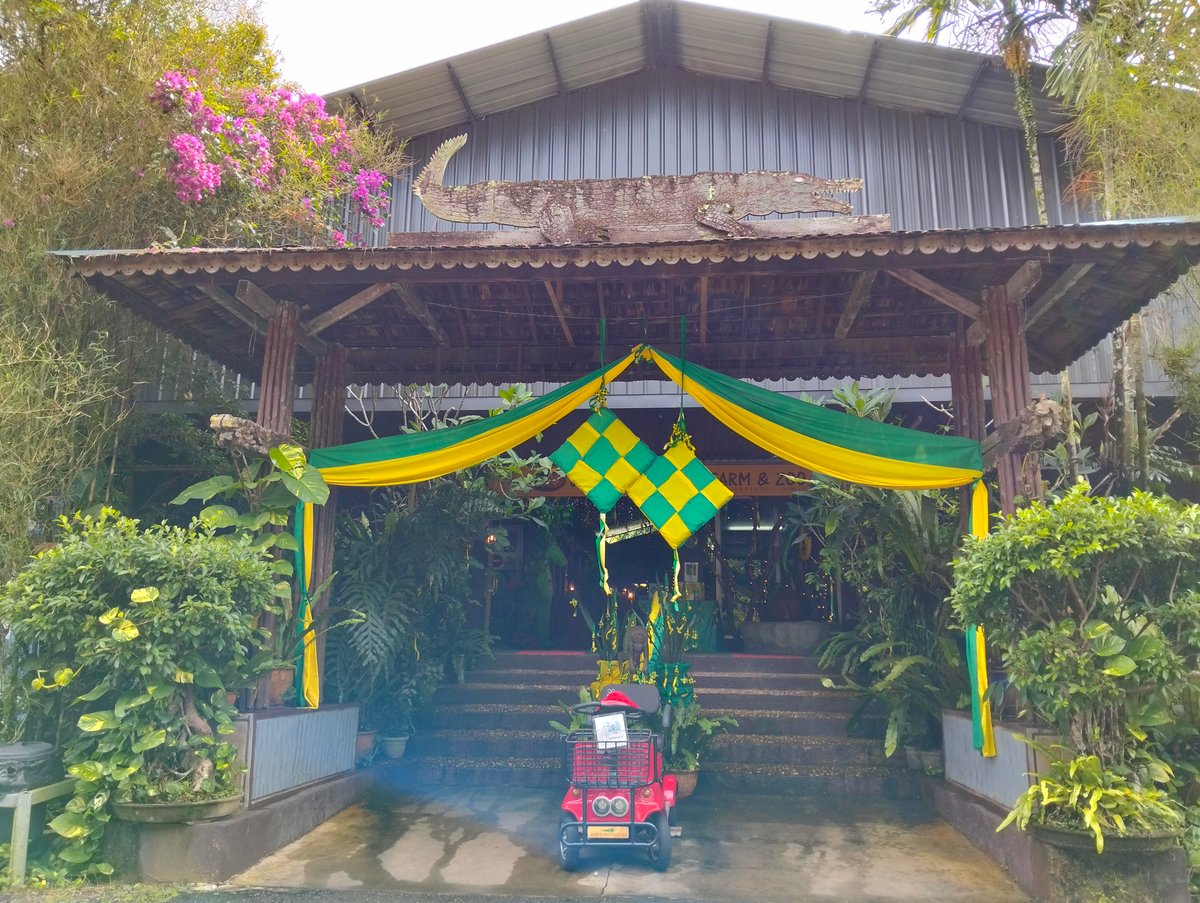 MYS-05-26-0115-000ワニ園の入口