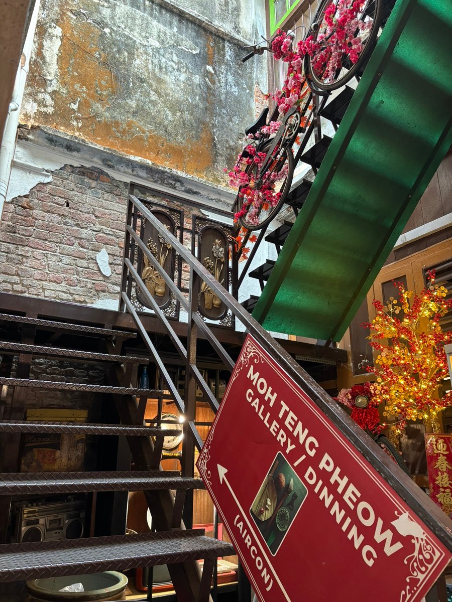 MYS-06-26-0125 -004- ニョニャ クエ店内