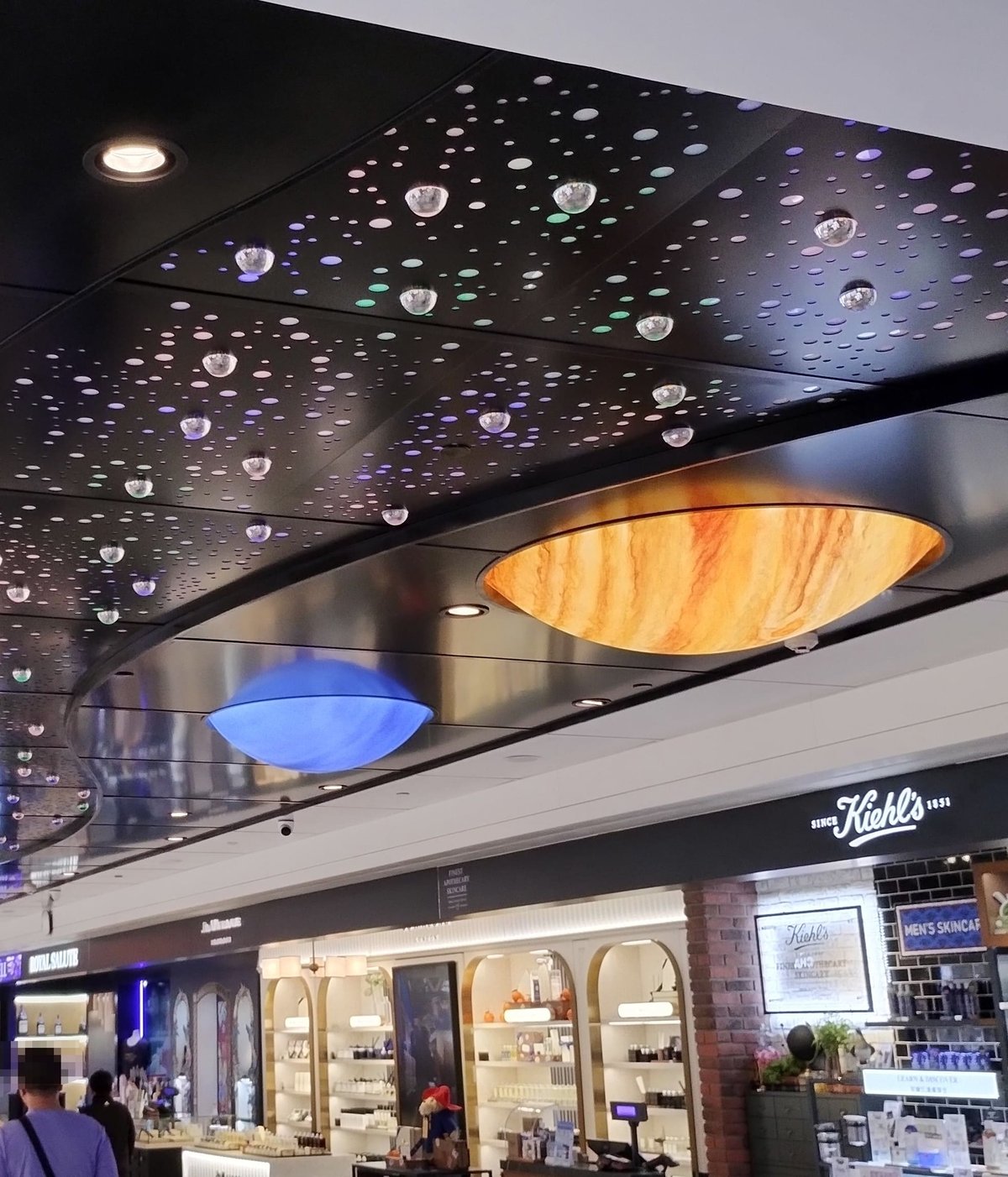 TWN-01-25-1002-007 免税店