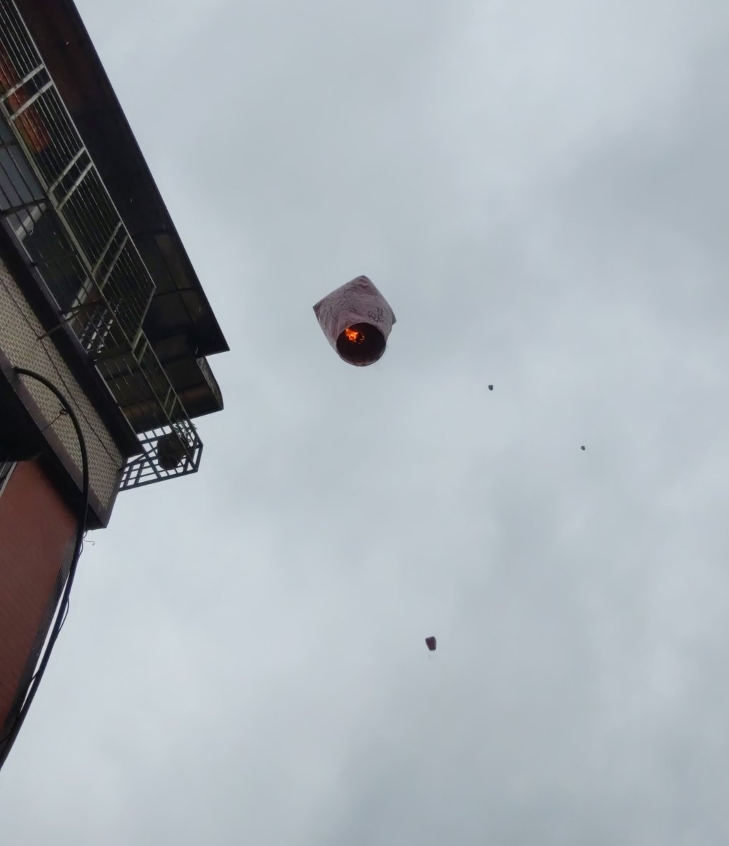 TWN-01-25-1112-001_上空ランタン