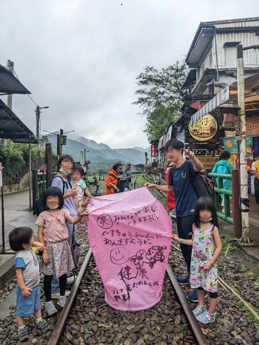 TWN-01-25-1112-004_線路上で