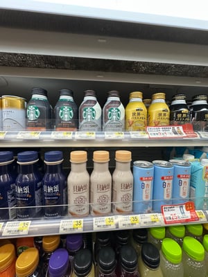 ペットボトル、チルドカップのコーヒー飲料