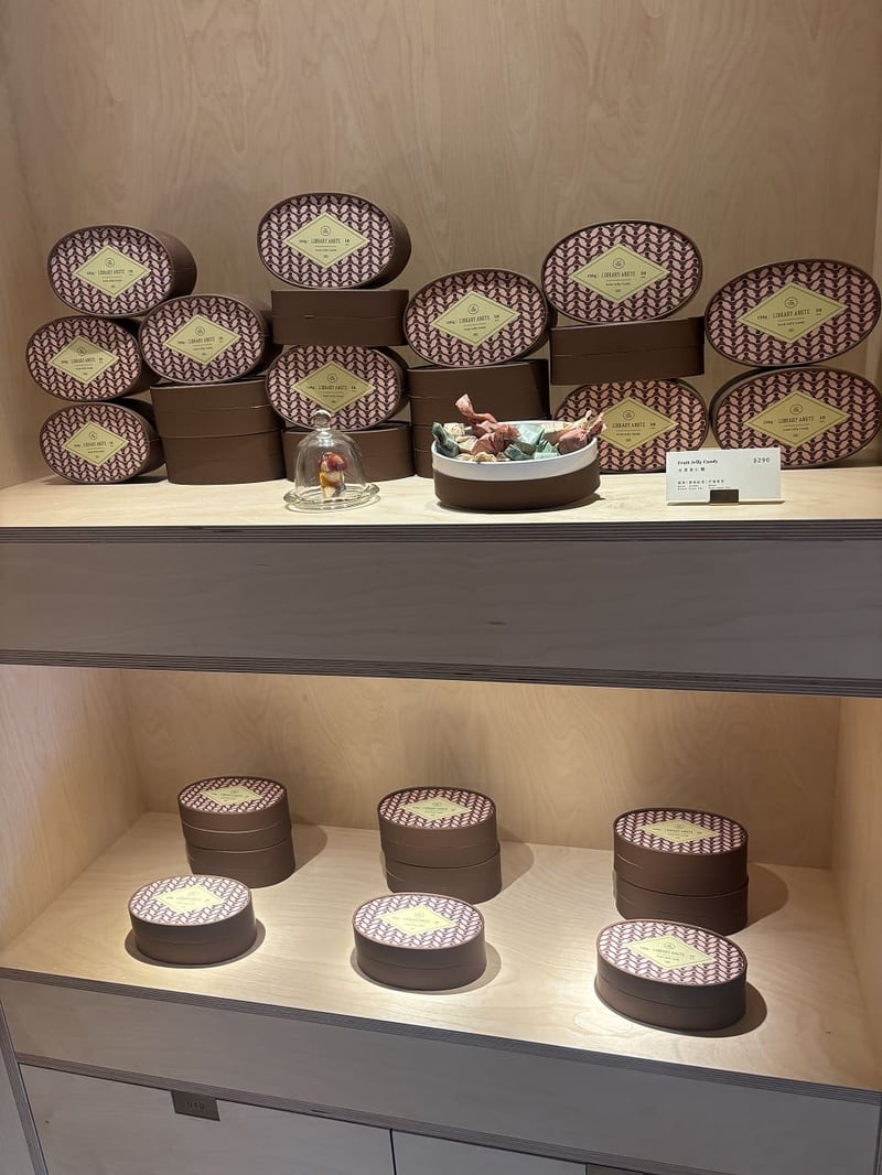 台湾のパイナップルケーキ店_商品棚