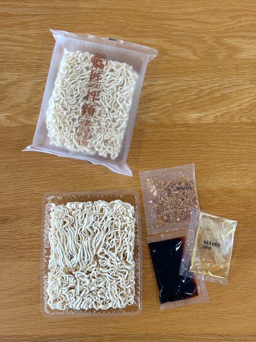 台湾の乾麺の鵝油金葱拌麵1