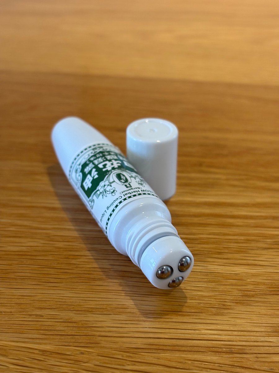 TWN-03-26-0119_台湾_06_萬應白花油のロールオンタイプ