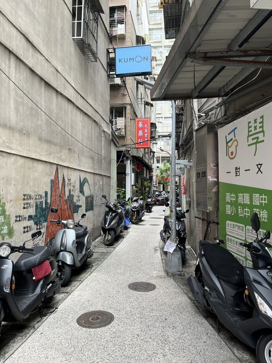 細い路地