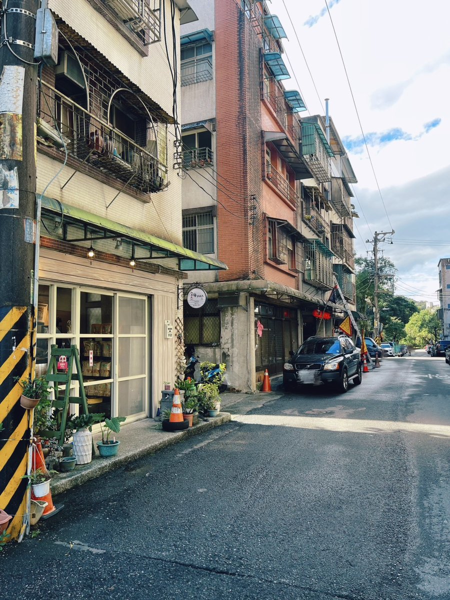 TWN-04-26-0109-001 住宅街の店